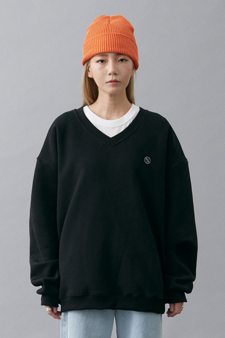 NOI181 v-neck overfit sweatshirt (black)