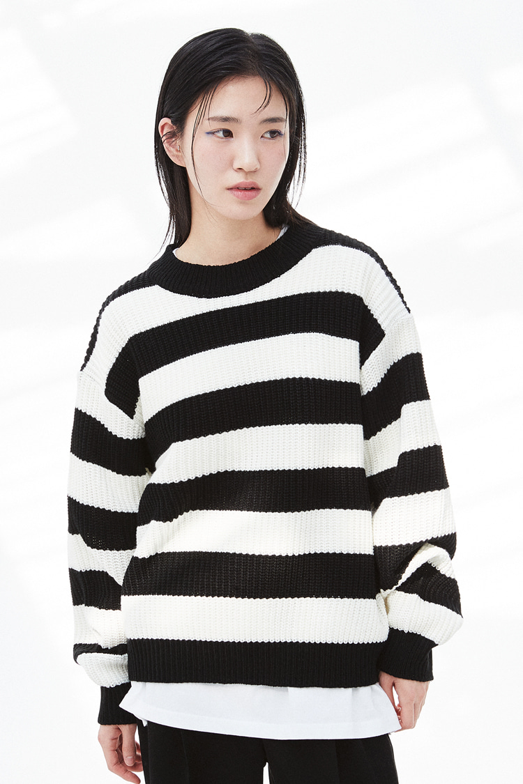 NOI295 stripe crew neck knit (white)